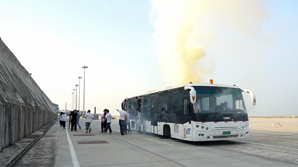 1654650255601412.jpg 綿陽機(jī)場(chǎng)積極組織開展航空器跑道突發(fā)事件應(yīng)急救援演練1.jpg