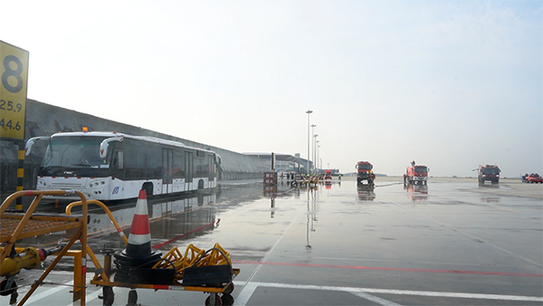 1654650268129921.jpg 綿陽機(jī)場(chǎng)積極組織開展航空器跑道突發(fā)事件應(yīng)急救援演練2.jpg
