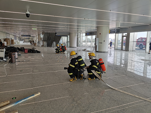 1660181363285128.jpeg 消防護(hù)衛(wèi)部在T2航站樓開展消防單項(xiàng)演練.jpeg