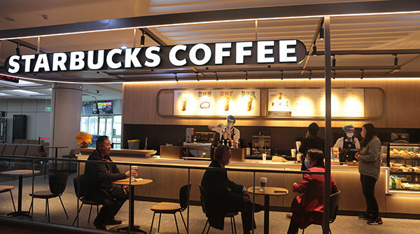 1666750252947086.jpg 西南地區(qū)第一家支線機(jī)場星巴克門店在綿陽機(jī)場正式開業(yè)1011.jpg